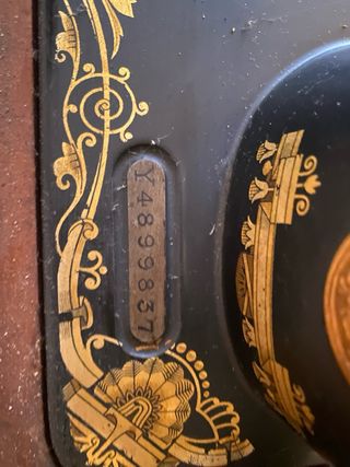 Máquina de coser Singer antigua de mano