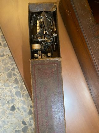 Máquina de coser Singer antigua de mano