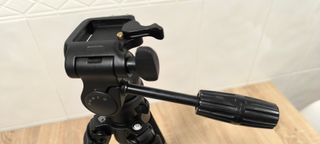 Trípode Weifeng WF-6663A con funda