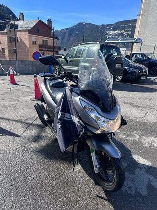 Honda PCX 125 gris/plata