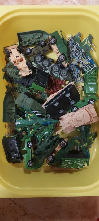 Set Giocattoli Militari: Carri Armati e Soldati