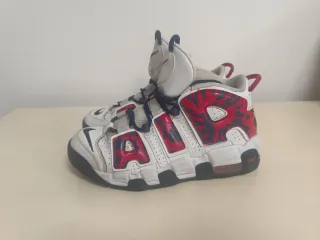 Zapatillas Nike Air More Uptempo Rojas y blanca.