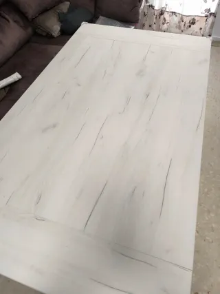 Mesa de comedor de madera blanca Precio negociable