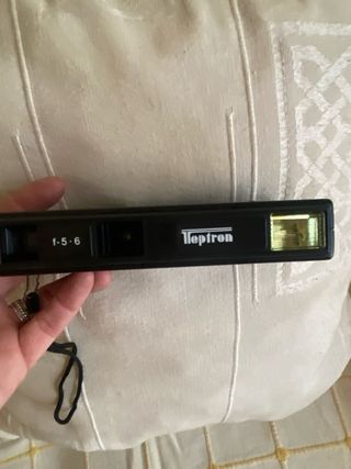 Cámara Electroflash Vintage Negra y Dorada