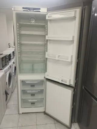 NEVERA MARCA LIEBHERR Acero inoxidable 2+60cm