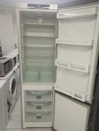 NEVERA MARCA LIEBHERR Acero inoxidable 2+60cm