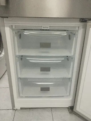 NEVERA MARCA LIEBHERR Acero inoxidable 2+60cm