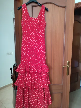 Traje de flamenca verde con lunares amarillos