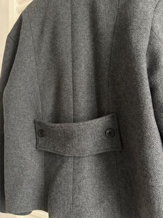 Abrigo corto con lana cuello subido