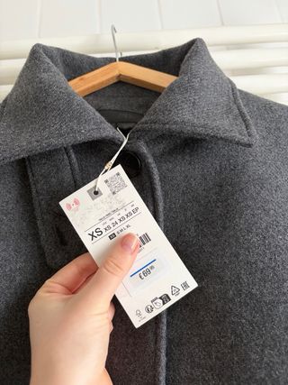 Abrigo corto con lana cuello subido