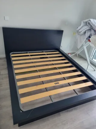 Cama casal com estrado 200x160