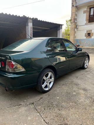 Lexus IS 200