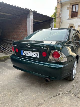 Lexus IS 200