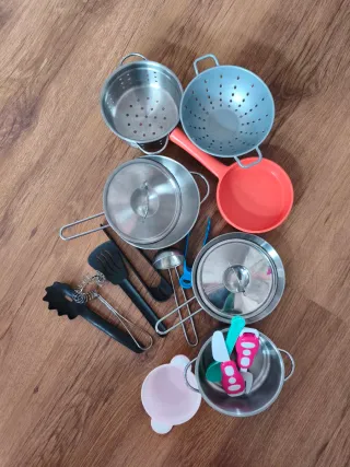 Cucina Ikea per bambini in legno in perfette condizioni + accessori