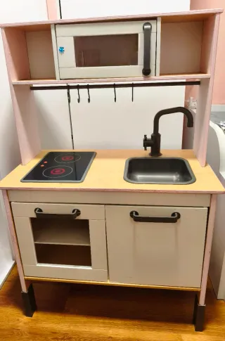 Cucina Ikea per bambini in legno in perfette condizioni + accessori