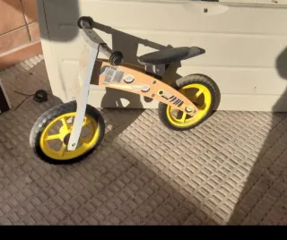 Bicicleta de madera para niños