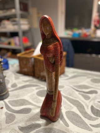 Escultura mujer hindú