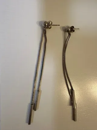 Pendientes largos plateados