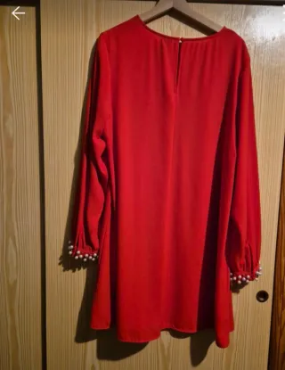 Vestido rojo con perlas