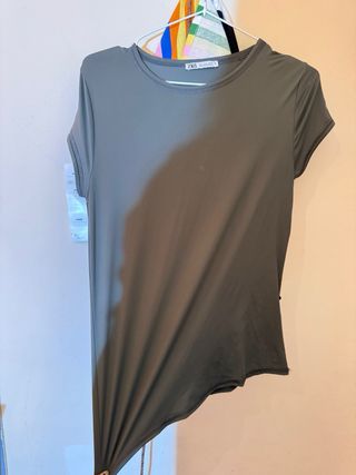 Camiseta Zara elástica suave verde oliva
