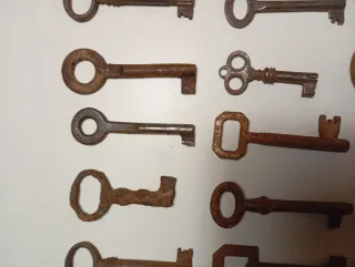Lote de 33 llaves antiguas