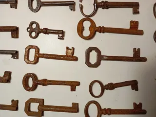 Lote de 33 llaves antiguas
