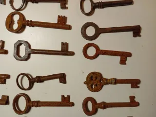 Lote de 33 llaves antiguas