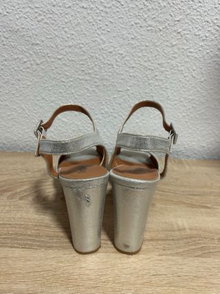 Tacones Plateados Brillantes