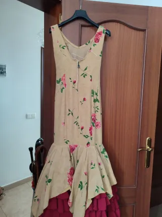 Vestido Flamenca Beige con Flores Rosas