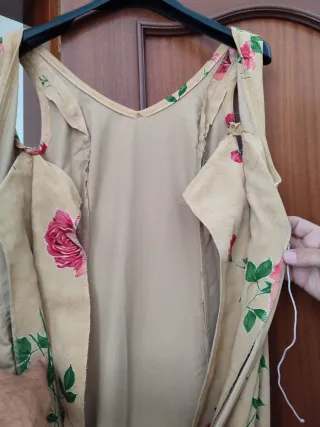 Vestido Flamenca Beige con Flores Rosas