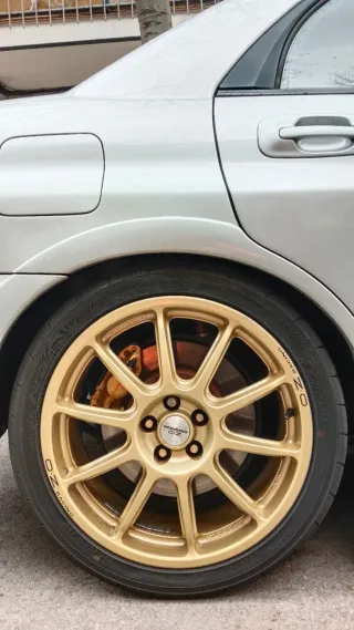 Llantas Subaru Prodrive Doradas