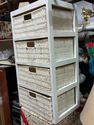 Cajonera de mimbre y madera