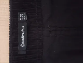 Falda negra de pana con botones