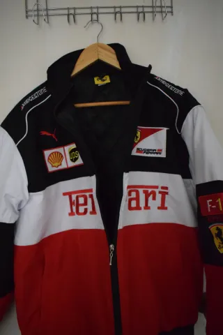 Chaqueta Ferrari F1 Negra Roja Blanca