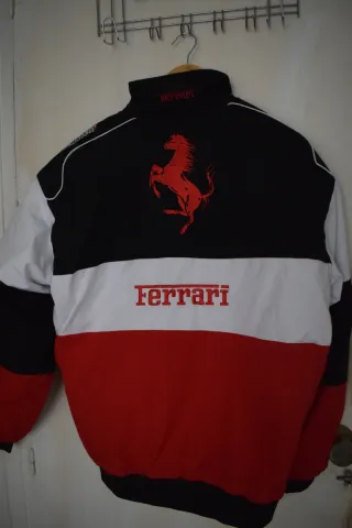 Chaqueta Ferrari F1 Negra Roja Blanca