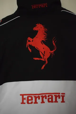 Chaqueta Ferrari F1 Negra Roja Blanca