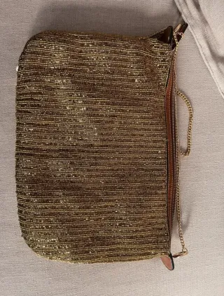 Bolso Zara conchas y detalles dorados