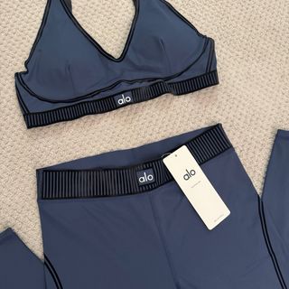 Conjunto Alo Yoga Azul Marino Talla L