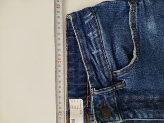 Pantalones vaqueros desgastados azul oscuro