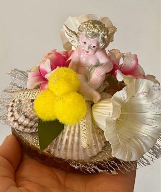 Angioletto Ritoccato a Mano con Fiori