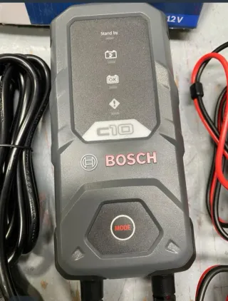 Carregador Baterias carro, máquinas...Bosch C10 12