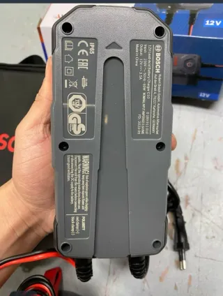Carregador Baterias carro, máquinas...Bosch C10 12