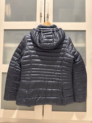 Chaqueta anorak azul con capucha