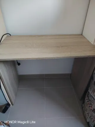 Mesa de escritorio de madera