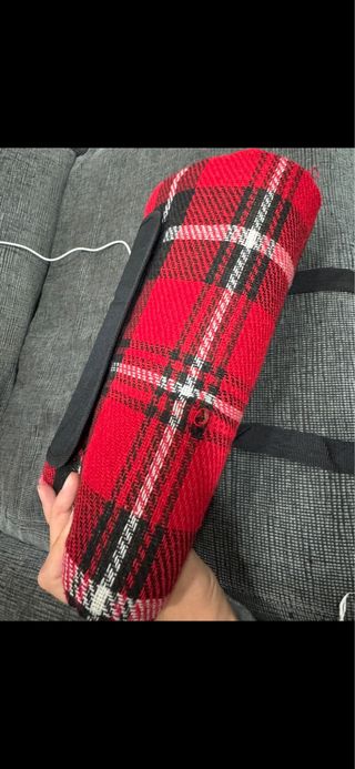 Manta para campo de cuadros roja y negra