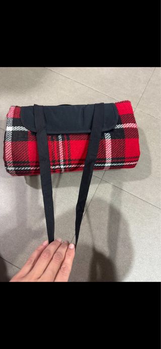 Manta para campo de cuadros roja y negra