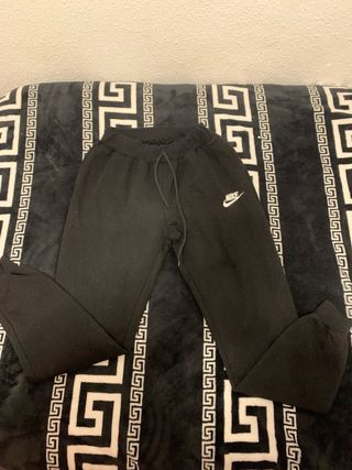 Conjunto deportivo Nike negro y blanco