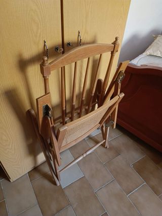 2 Mecedoras de madera y ratán