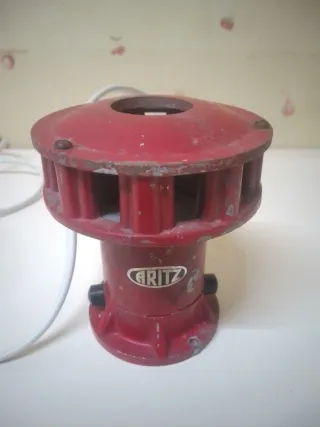 Sirena Antiaérea Antigua Roja