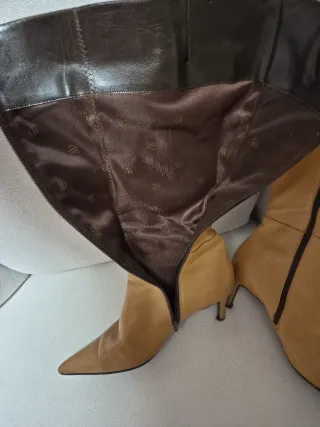 Botas de cuero marrón punta